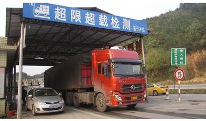 每月8次全省統一行動，重拳整治貨車超限超載，護航道路普通貨物運輸安全